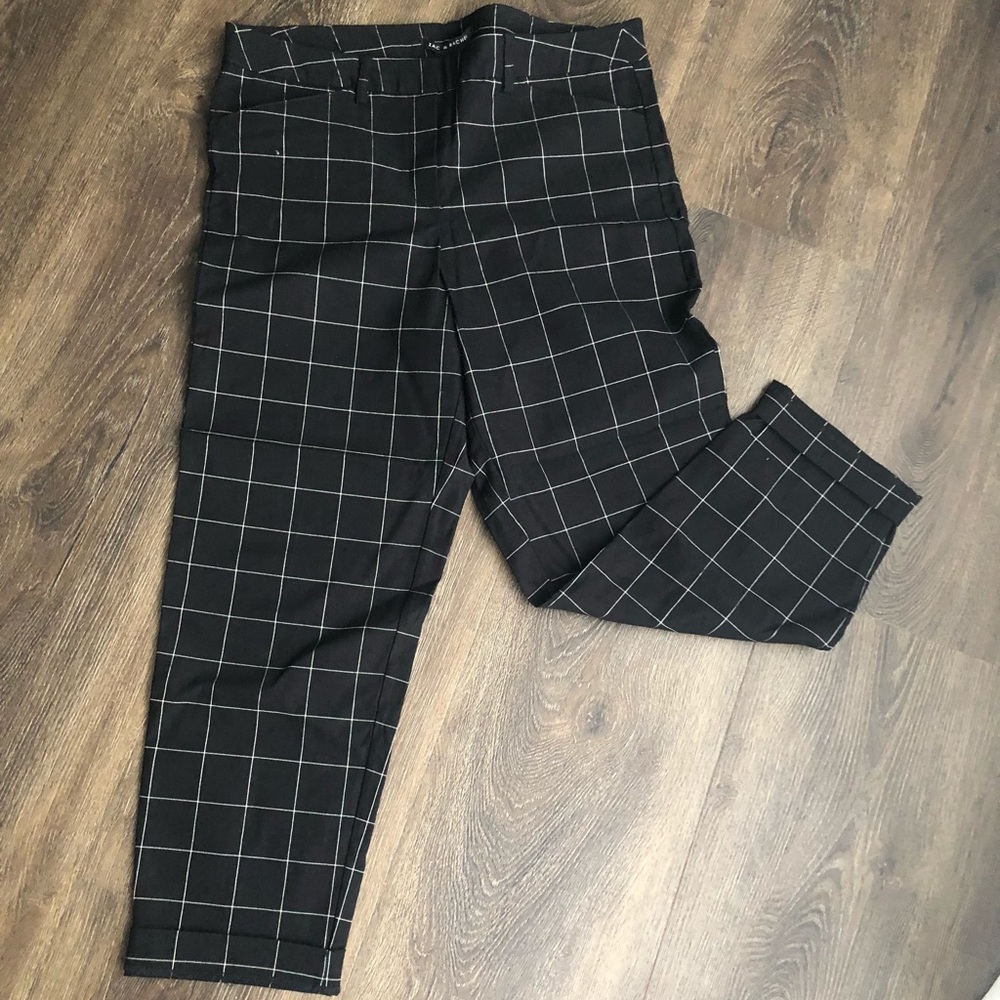 Flattering silhouette classic pants.